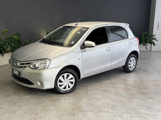 TOYOTA ETIOS 1.5 XS 16V FLEX 4P AUTOMÁTICO TOYOTA ETIOS 1.5 XS 16V FLEX 4P AUTOMÁTICO
